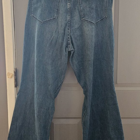 Old Navy Flare Jeans - Picture 3 of 4